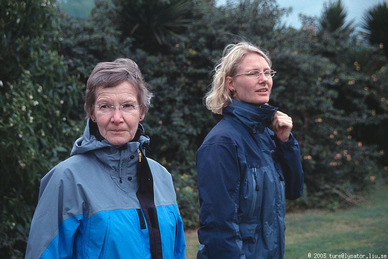 Mom and Elin outside hotel